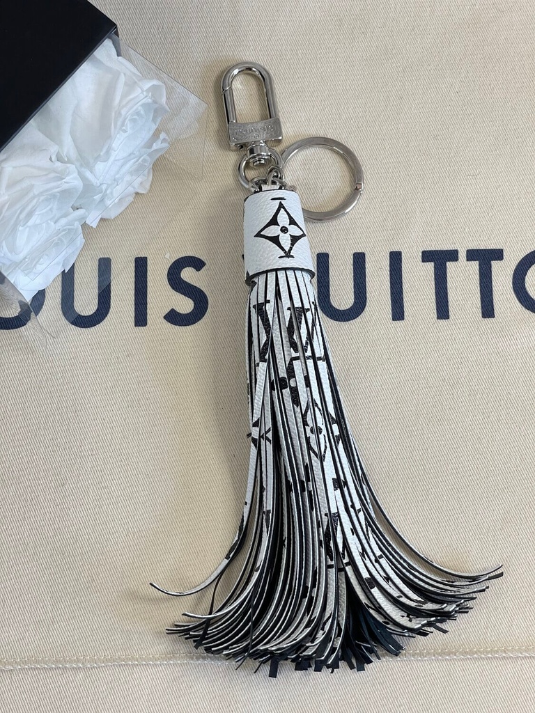 Louis vuitton tassel discount charm